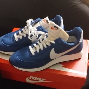 Nike Men's Blue Sneakers